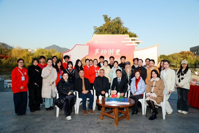 同题参见现场氛围由艺术沉浸转向思想交