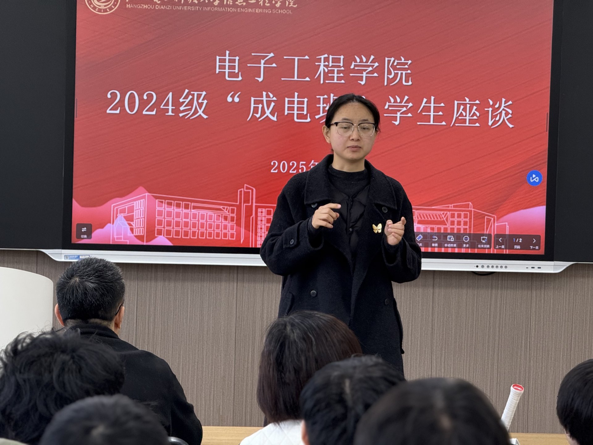 党总支副书记李亭