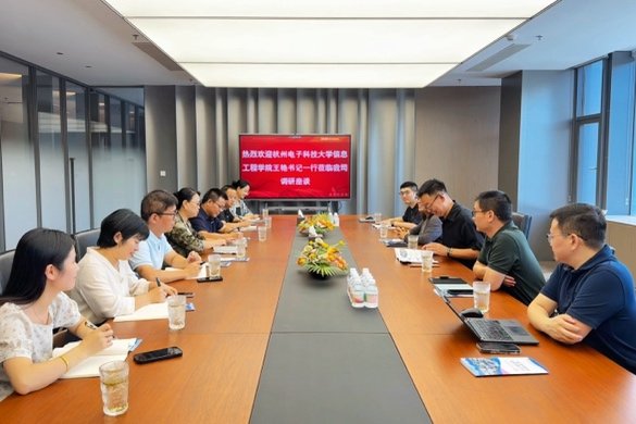 调研组一行深入企业展厅